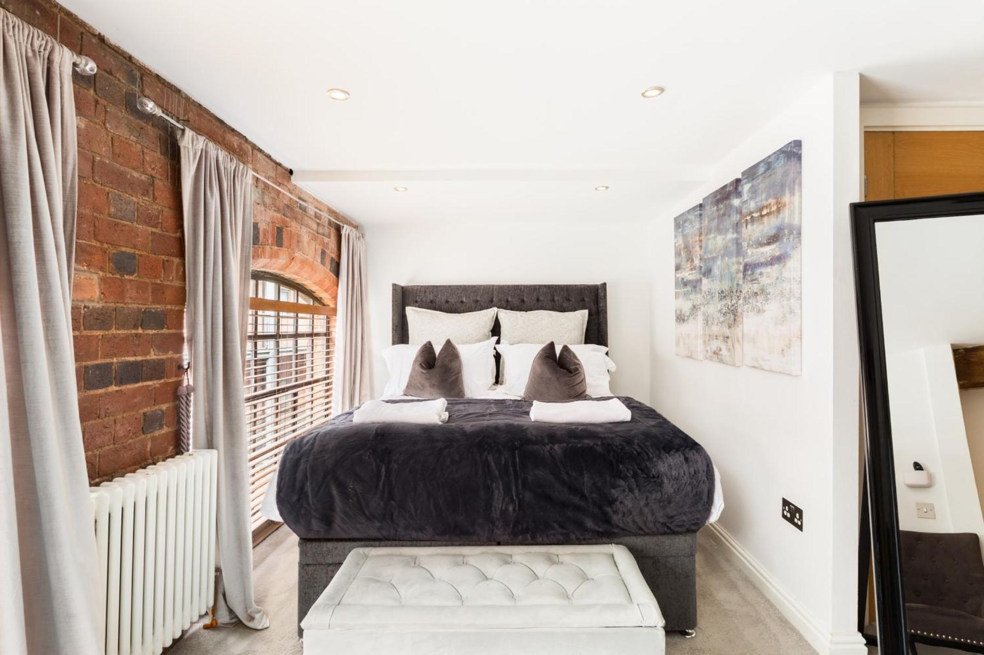High End Luxury Townhouse In Jq, 4 Bedrooms, Flat Screen Tv In All Rooms, Free Parking, Near Birmingham City Centre Deposit Required Eksteriør billede
