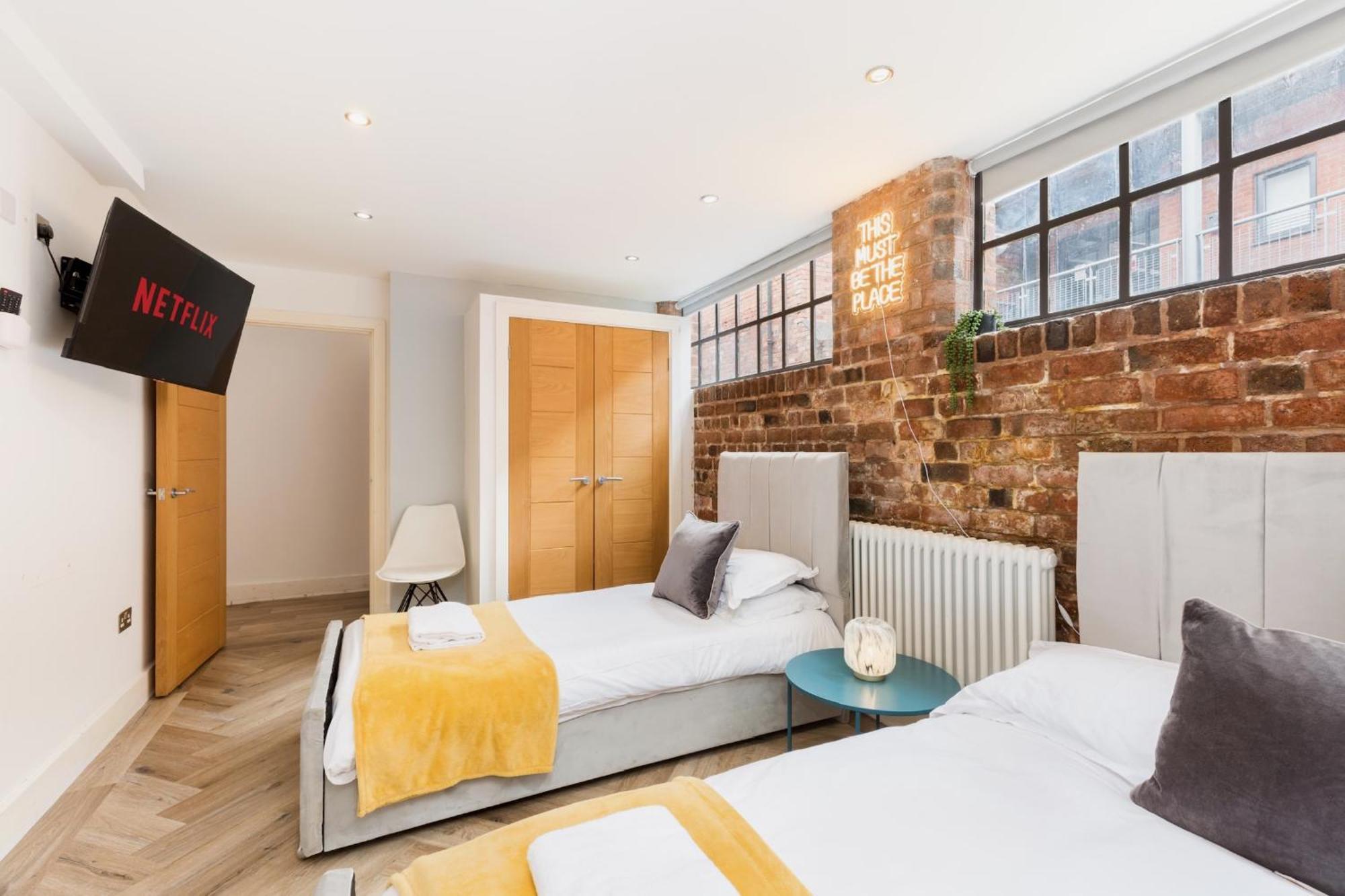 High End Luxury Townhouse In Jq, 4 Bedrooms, Flat Screen Tv In All Rooms, Free Parking, Near Birmingham City Centre Deposit Required Eksteriør billede