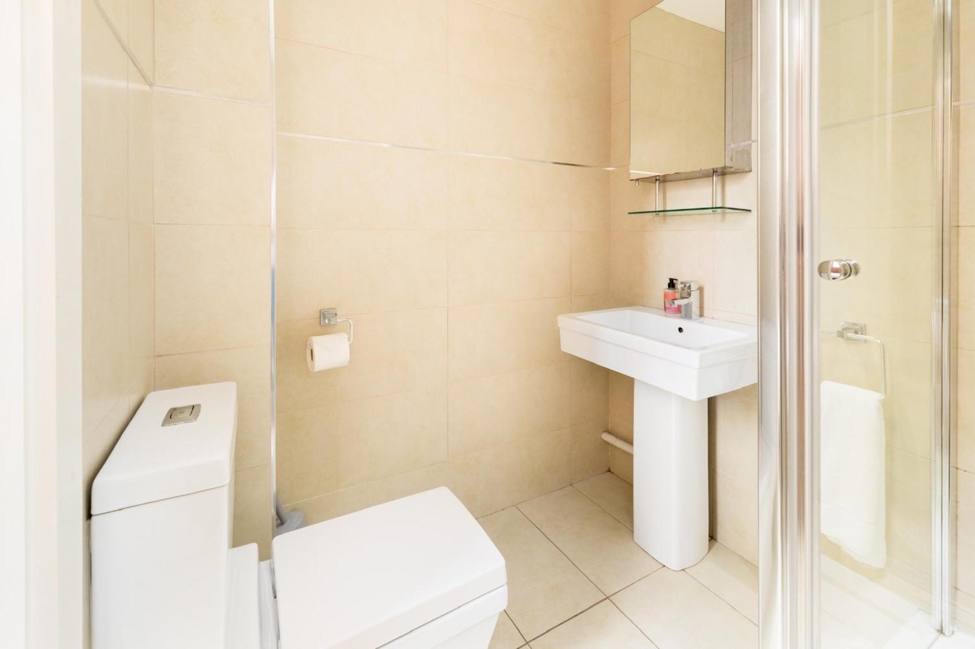 High End Luxury Townhouse In Jq, 4 Bedrooms, Flat Screen Tv In All Rooms, Free Parking, Near Birmingham City Centre Deposit Required Eksteriør billede
