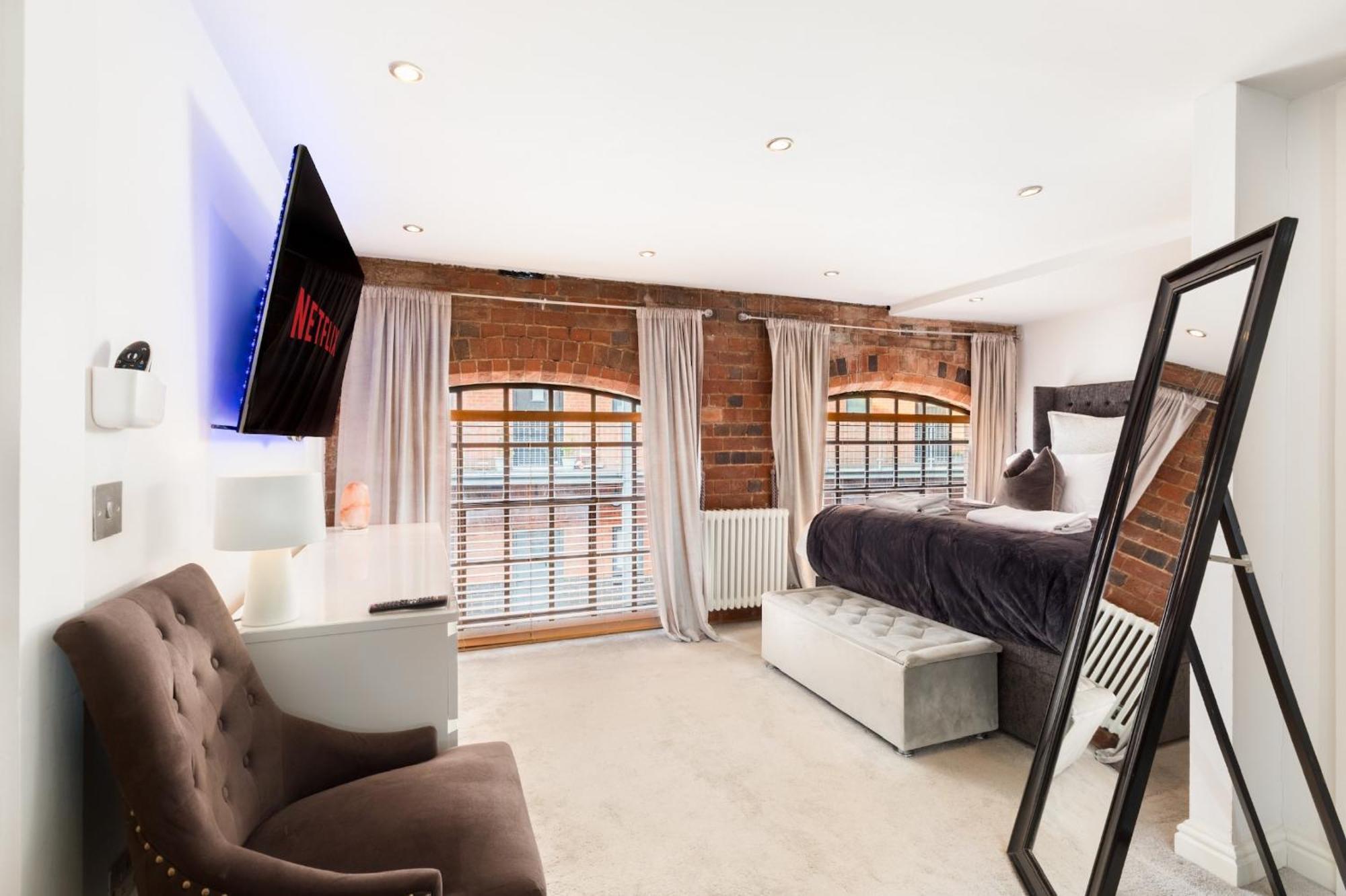 High End Luxury Townhouse In Jq, 4 Bedrooms, Flat Screen Tv In All Rooms, Free Parking, Near Birmingham City Centre Deposit Required Eksteriør billede